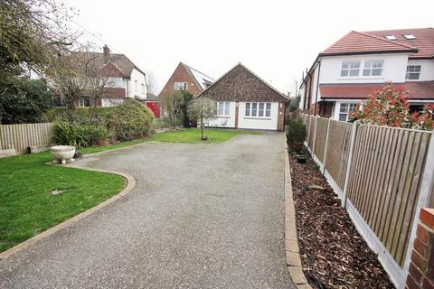 Rosslyn Road, Billericay, CM12 2 bed detached bungalow for sale