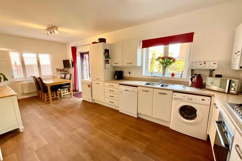 Locks Way, Yapton, Arundel, West Sussex 4 bed detached house for sale