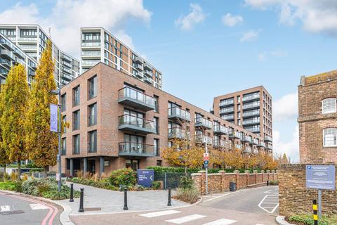 Duke of Wellington Avenue, Woolwich... 3 bed flat for sale