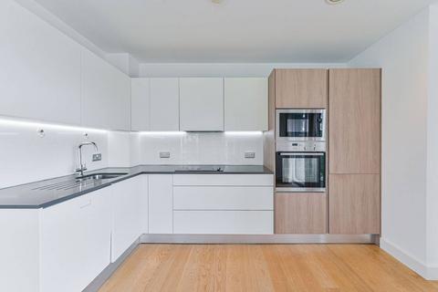 Duke of Wellington Avenue, Woolwich... 3 bed flat for sale