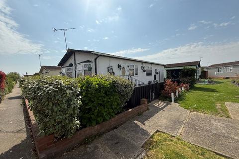 276 Kings Park, Canvey Island 2 bed park home for sale