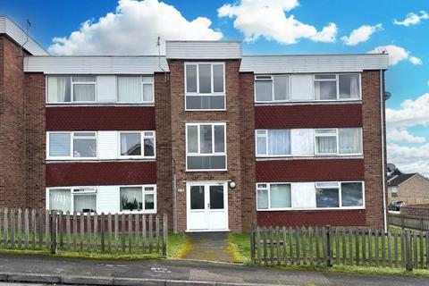 8 Bingley Close, Snodland, Kent, ME6 5PS 2 bed flat for sale