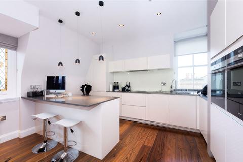 Kings Road, Richmond, TW10 2 bed apartment for sale