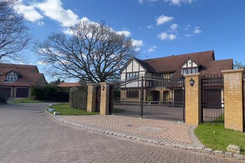 Barberry Way, Camberley GU17 5 bed detached house for sale