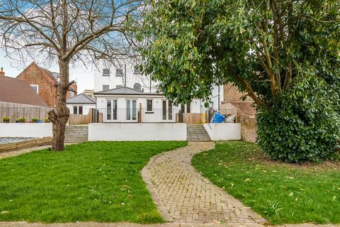 High Street, Tewkesbury GL20 1 bed bungalow for sale