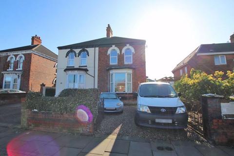 5 bedroom semi-detached house for sale
