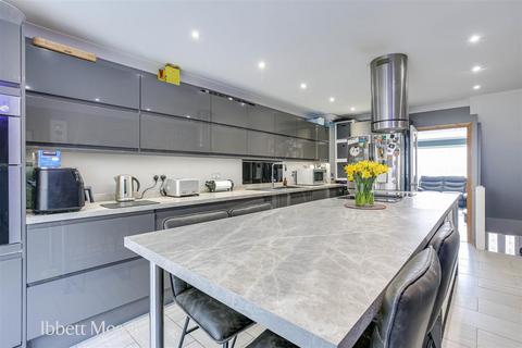 Sunningvale Avenue, Biggin Hill TN16 3 bed terraced house for sale