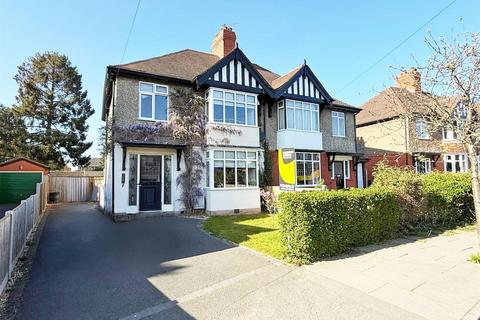 Woodfield Avenue, Porthill, Shrewsbury 4 bed semi