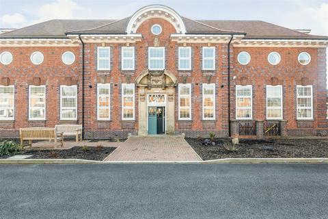 Holbache Court, Oswestry, SY11 2 bed flat for sale