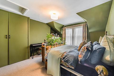 Crockerton Road, Upper Tooting... 2 bed flat for sale