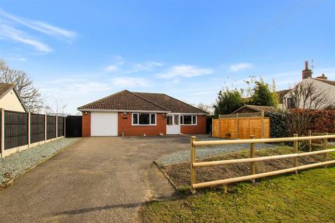 Brigg Road, Moortown, Market Rasen LN7 3 bed detached bungalow for sale