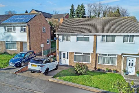 Fleming Drive, Carlton, Nottingham 3 bed semi
