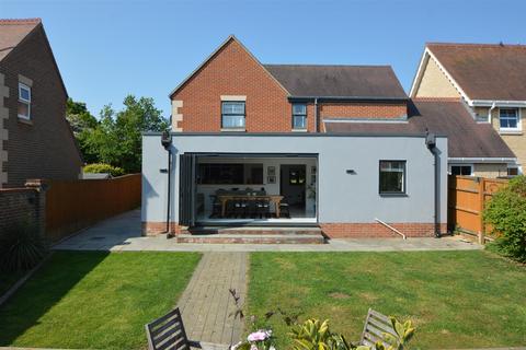 BULLEN VILLAGE, RYDE 4 bed detached house for sale