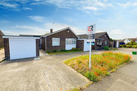 Garden Road, Walton On The Naze CO14 3 bed detached bungalow for sale