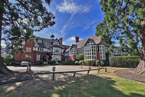 Queen Elizabeth Crescent... 3 bed apartment for sale