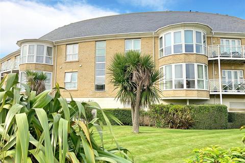 Harsfold Close, Rustington... 2 bed flat for sale