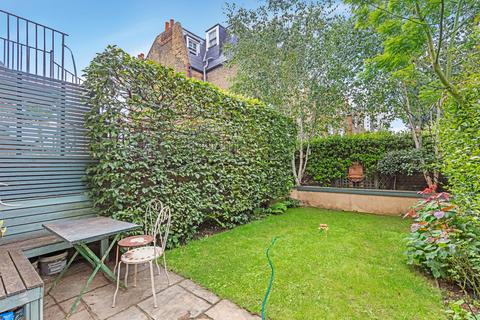 Oakbury Road, Fulham, London, SW6 2 bed flat for sale