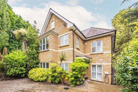 Broom Road, Teddington TW11 5 bed detached house for sale