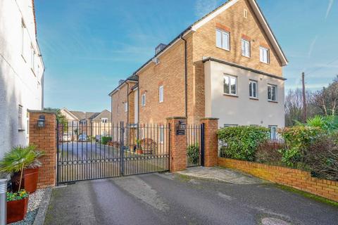 Midsummer Lodge, Watford, WD25 2 bed flat for sale