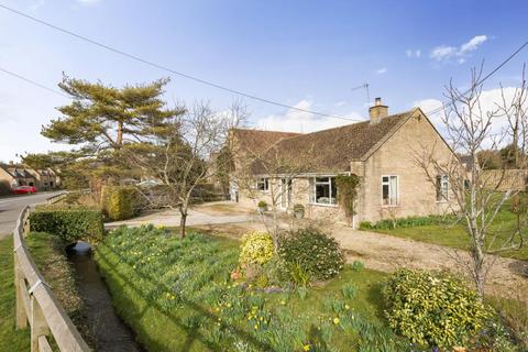 Long Compton,  Warwickshire,  CV36 3 bed detached bungalow for sale