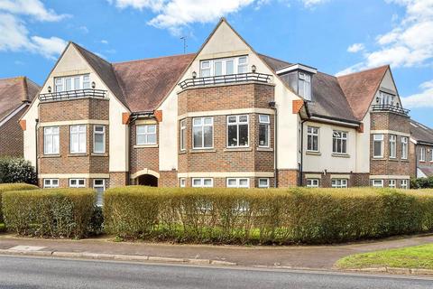 Forest Road, Effingham Junction... 2 bed apartment for sale