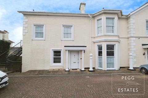 6 St. Margarets Road, Torquay TQ1 2 bed apartment for sale