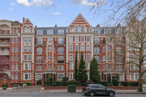 Sandringham Court, Maida Vale... 3 bed apartment for sale