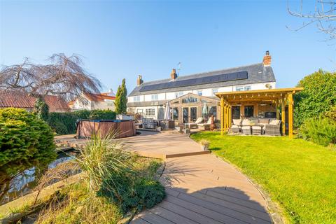 Main Street, Gristhorpe, Filey 6 bed country house for sale