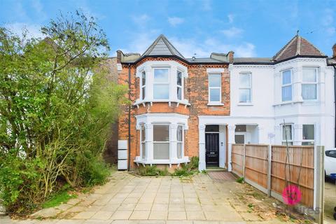 Long Lane, Finchley 3 bed flat for sale
