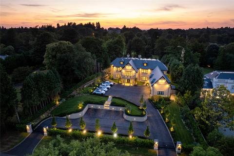 Meadway, Esher, KT10 7 bed detached house for sale