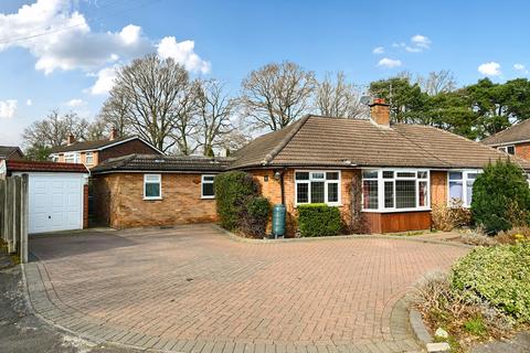 Varney Close, Farnborough GU14 3 bed semi
