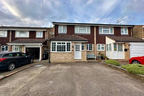 Valley Close, Waltham Abbey 3 bed semi