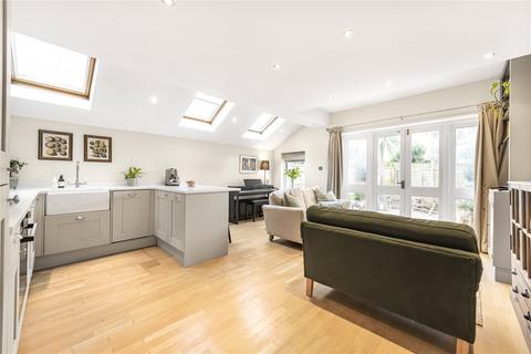 Furness Road, Fulham, London, SW6 2 bed flat for sale