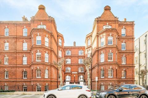 Queen's Club Gardens, London W14 1 bed flat for sale