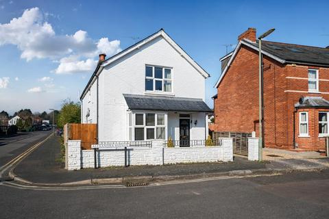 Alexandra Avenue, Camberley GU15 3 bed detached house for sale