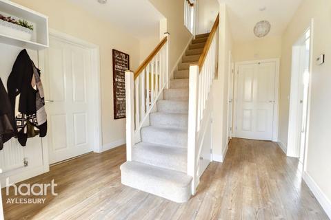 Siddington Drive, Aylesbury 4 bed detached house for sale