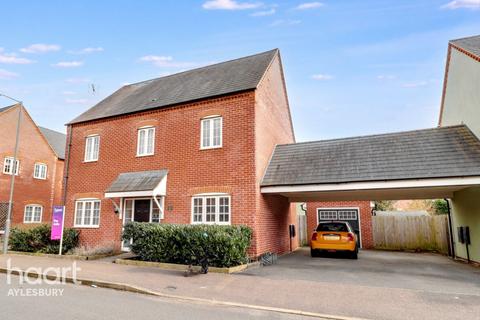 Siddington Drive, Aylesbury 4 bed detached house for sale