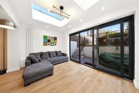 Iverson Road, Kilburn, NW6 2 bed flat for sale