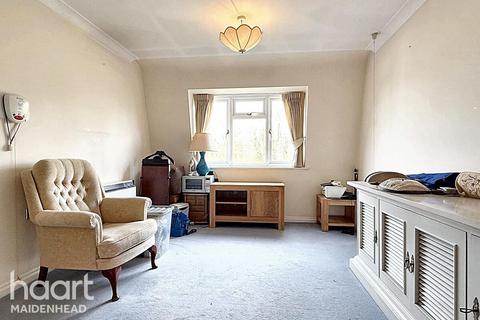 Shoppenhangers Road, MAIDENHEAD 2 bed apartment for sale