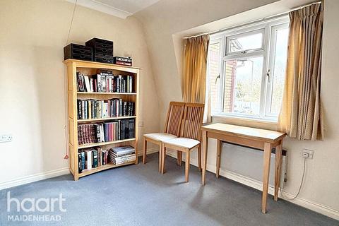 Shoppenhangers Road, MAIDENHEAD 2 bed apartment for sale