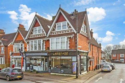 St. James's Place, Cranleigh, Surrey 1 bed flat for sale