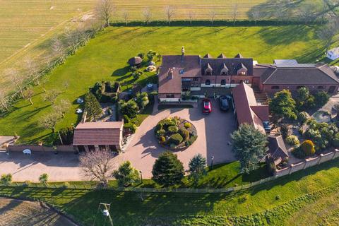 Yarmouth Road, Lound, NR32 5 bed farm house for sale