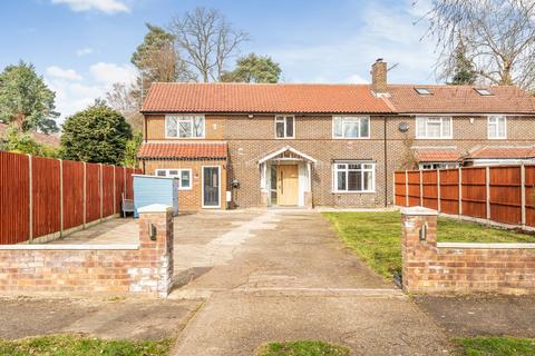 Paxton Gardens, Surrey GU21 6 bed semi