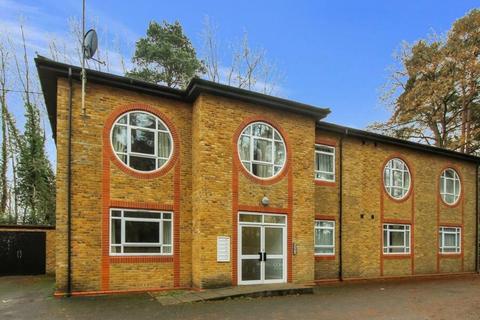 Compton Place, Bordon GU35 2 bed ground floor flat for sale