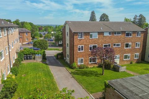 Sharrow Close, Haywards Heath, RH16 2 bed flat for sale