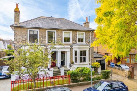 St. Leonard's Road, Surbiton KT6 4 bed semi