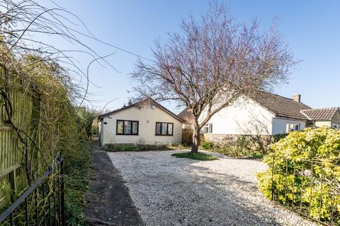 Shilton Road, Carterton, Oxfordshire... 3 bed detached bungalow for sale