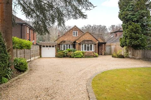 Almners Road, Chertsey KT16 4 bed detached house for sale