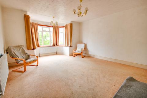 SHOLING! NO FORWARD CHAIN! IMPRESSIVE... 2 bed detached house for sale