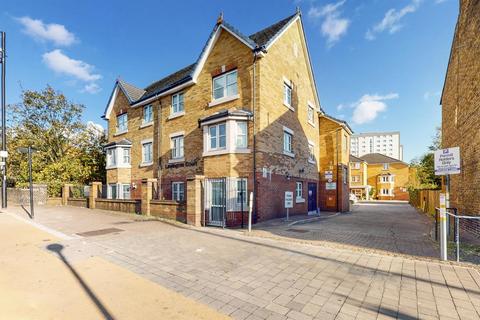 591, Hertford Road, Enfield 1 bed flat for sale